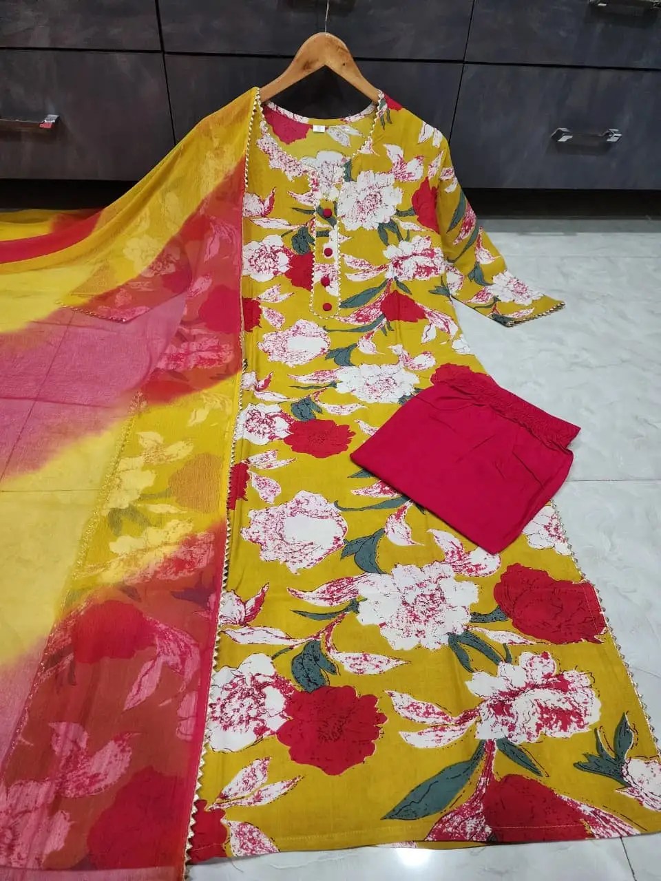 Floral Elegance Kurti Set - Jaipuri Print Close Up Detail