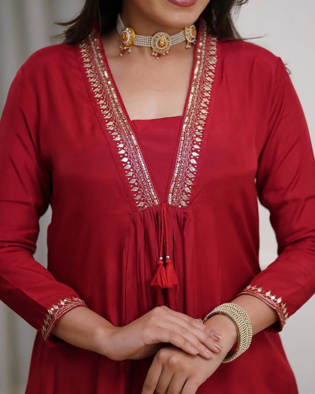 नया शुभारंभ: लाल अनारकली सूट सेट - Jaipuri Print Close Up Detail