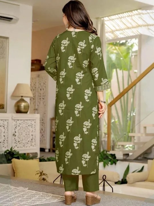 Intricate Discharge Print Pattern and Neckline Detail - Jaipur Cloth