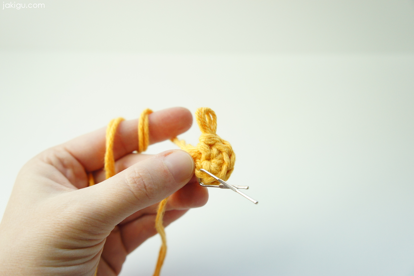 Magic loop crochet tutorial by jakigu.com