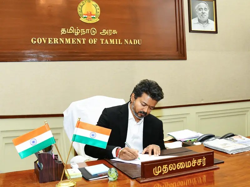 రూ.1000 లంచానికి లక్ష బహుమతి..సీఎం విజయ్ సంచలన నిర్ణయం.