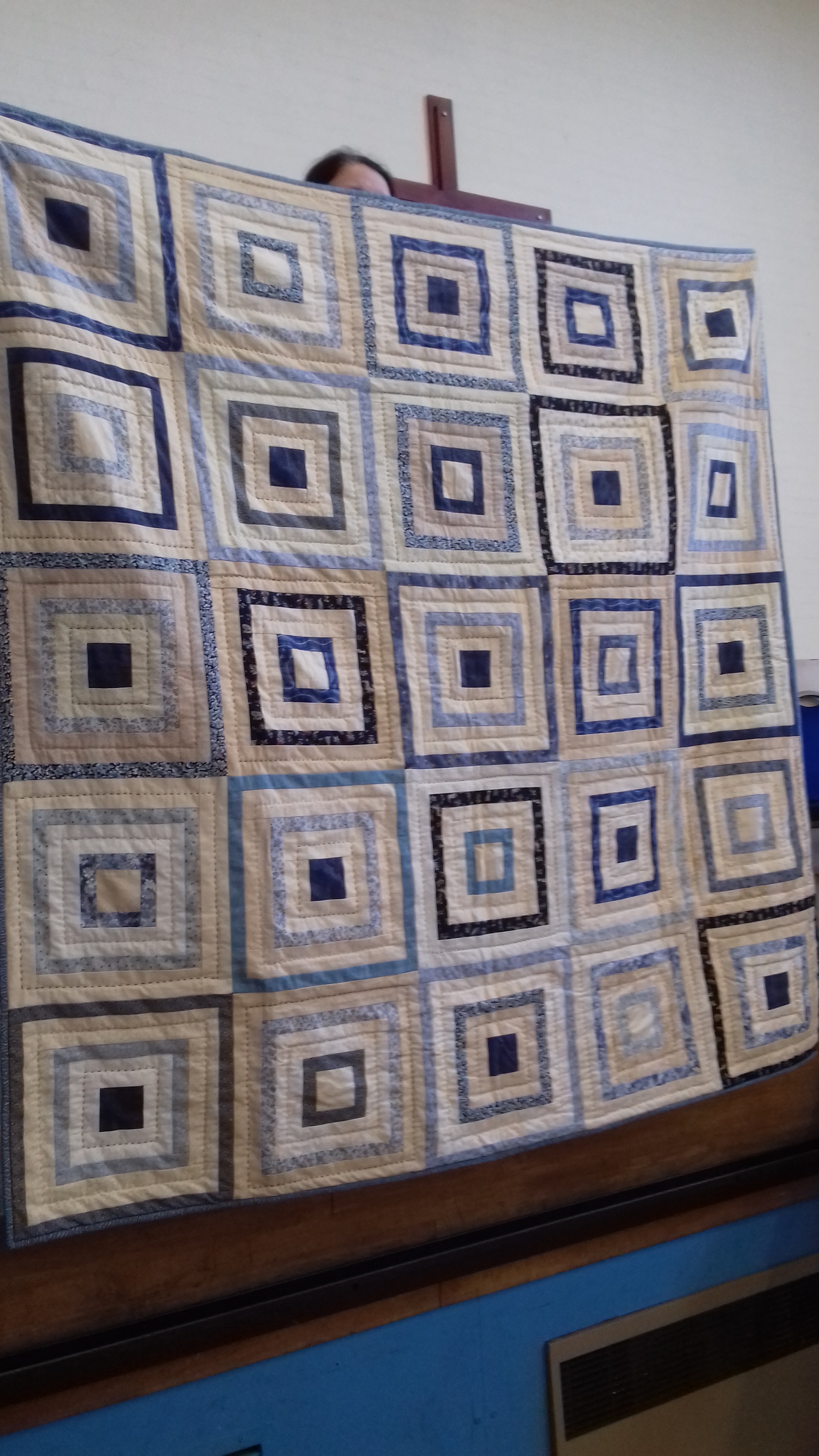 Annette's Log Cabin in the Round quilt for herself