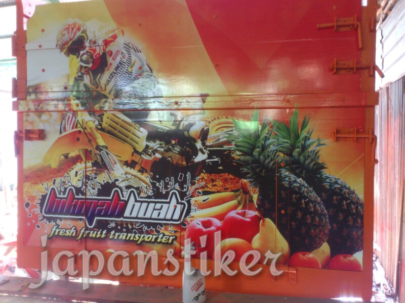 Dengan tambahan tulisan disebelah wajah soimah &quot;mak. Stiker Pintu Bak Truk Belakang Hikmah Buah Japan Sticker