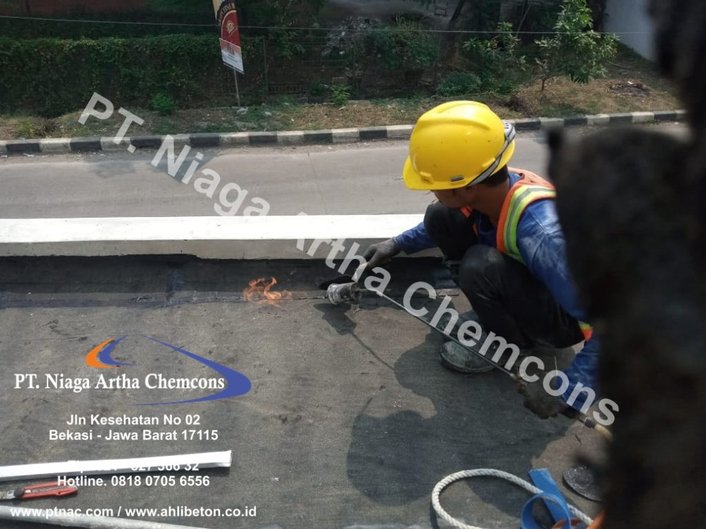 Aplikator waterproofing membran bogor mengatasi bocor dak beton. Perbaikan Atap Gedung Bocor Jasa Waterproofing