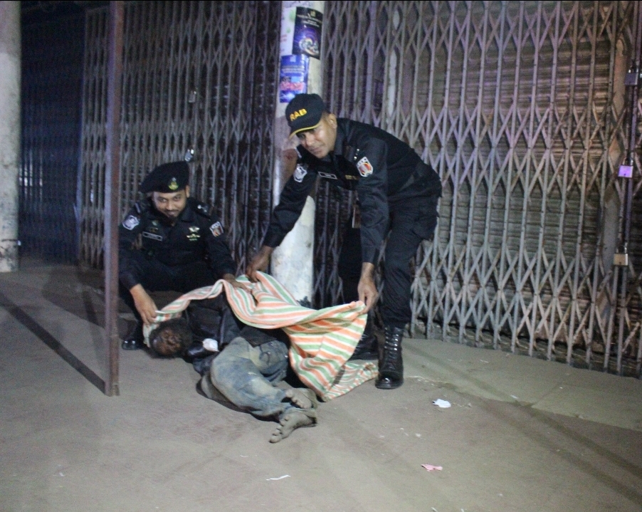 যশোরে অসহায়ওদুঃস্থ মানুষের মাঝে র‌্যাব-৬ এর শীতবস্ত্র বিতরণ