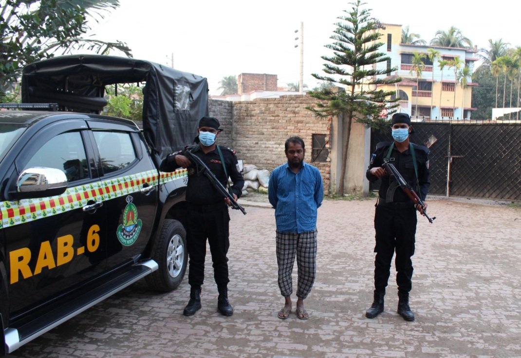 বেনাপোলে র‌্যাবের অভিযানে বিপুল পরিমান ইয়াবা উদ্ধারসহ গ্রেফতার-১
