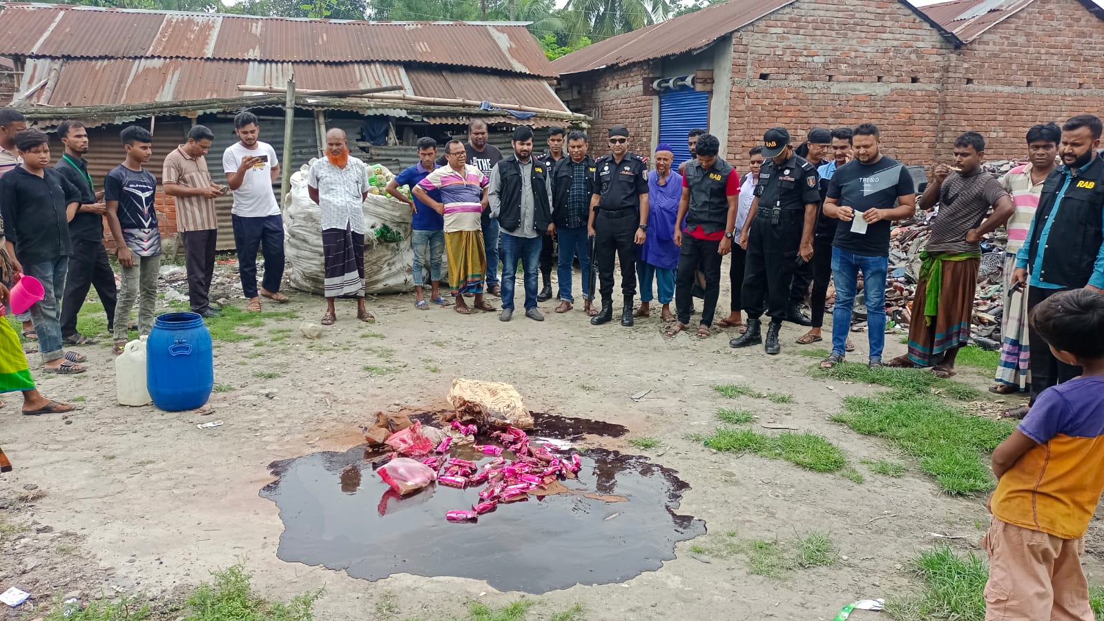 ঝিনাইদহে আইসক্রিম কারখানায় র‌্যাবের অভিযান