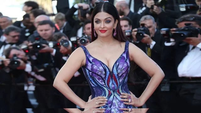 ঐশ্বরিয়ার বাড়ির সামনে পাপারাজ্জিদের ভিড়