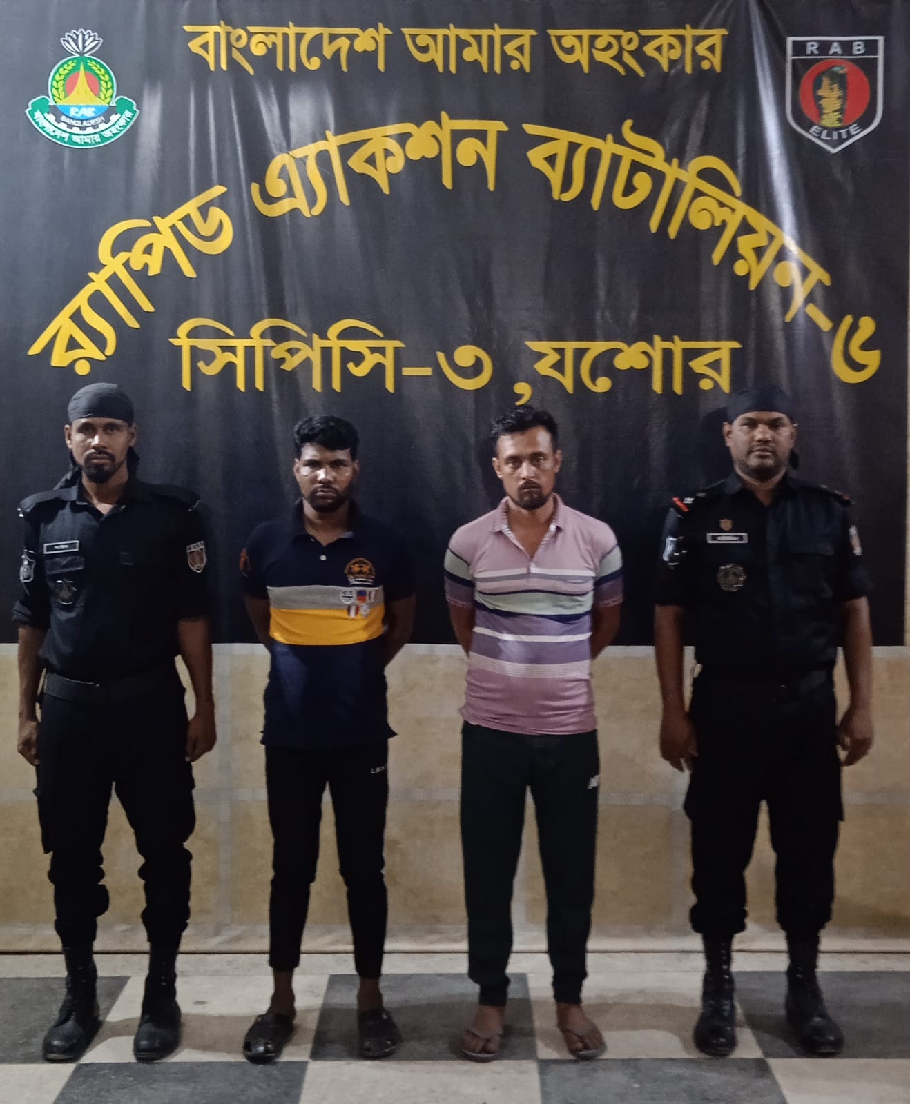 বেনাপোলে ফেন্সিডিলসহ ২ মাদকব্যবসায়ী গ্রেফতার