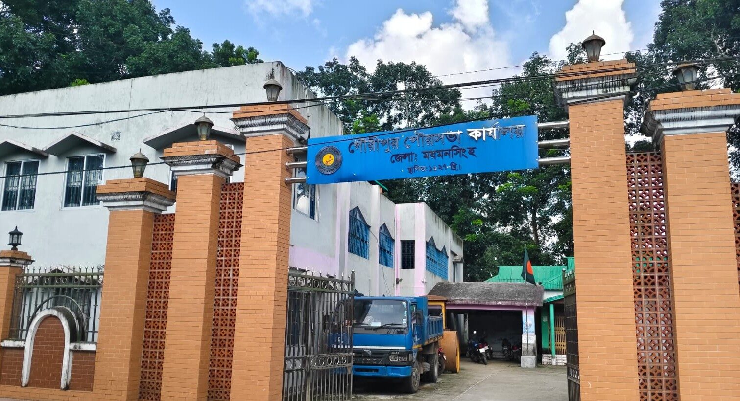 গৌরীপুরে চার দপ্তর একাই সামলান ইউএনও
