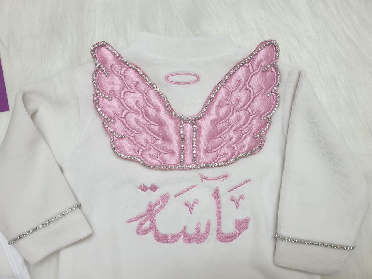 طقم قطيفة ٥ قطع : اسم ماسة مع استراس على الفراشات - Image 3