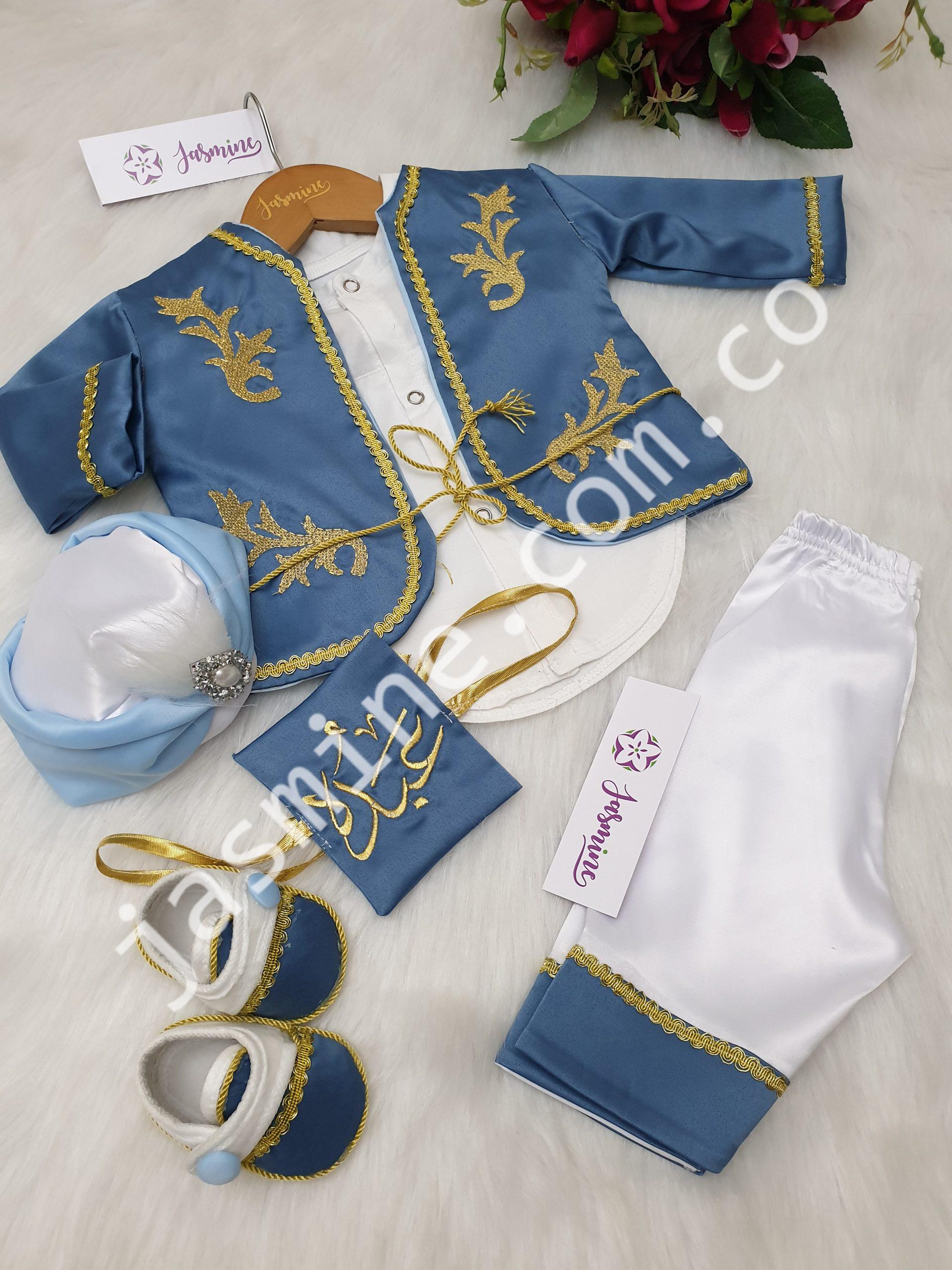 بدلة السلطان مع شوز ذهبي (6 قطع) لون كحلي منور مُصنع بالاسم تصميم تطريز ذهبي غامق sultan Navy baby set name - Image 4