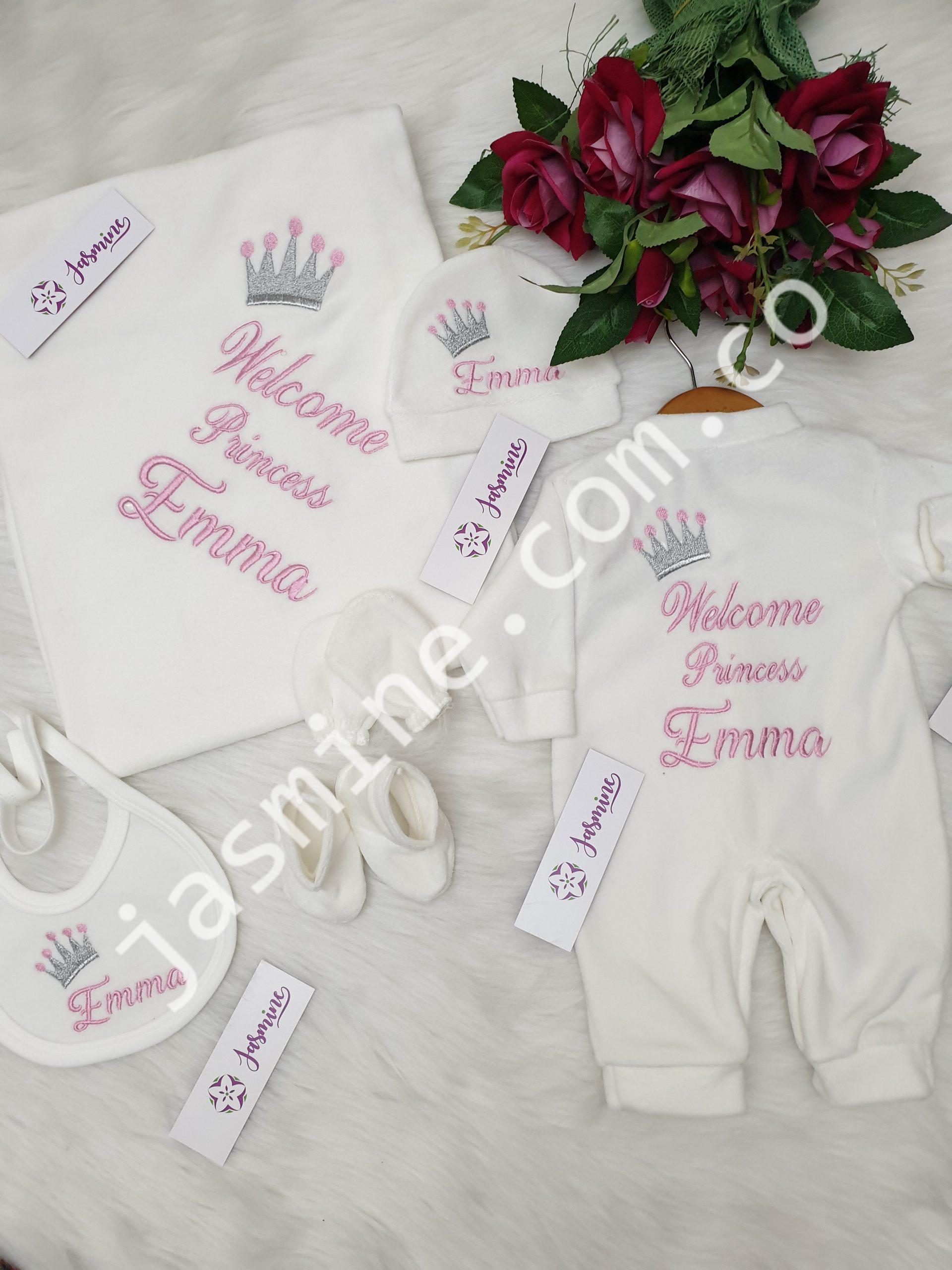 طقم سبوع وولادة ٦ قطع تطريز باسم إيما Emma - Image 2