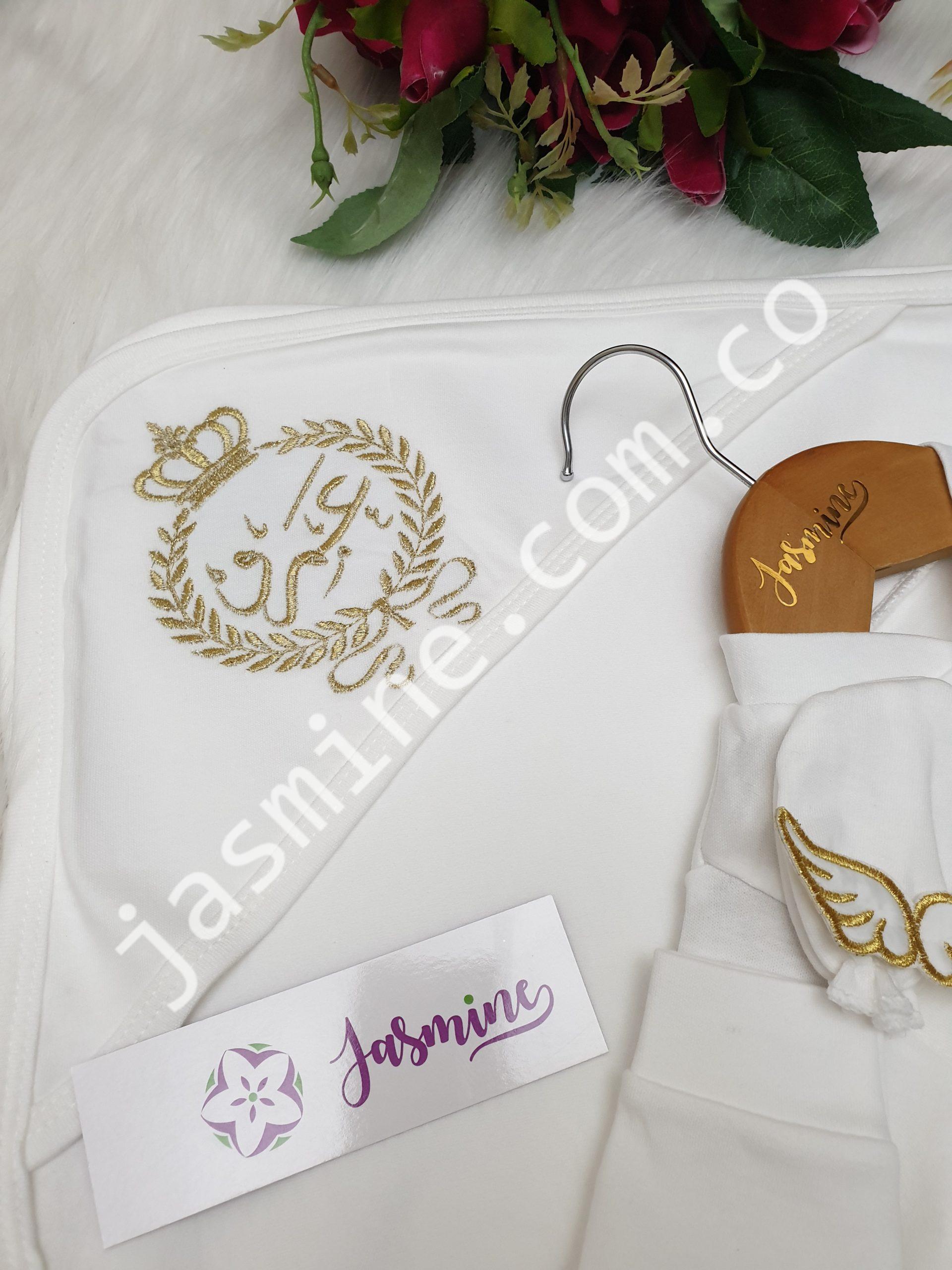 طقم سبوع وولادة تطريز باسم عمرو(غير شامل تطريز الظهر) - Image 3