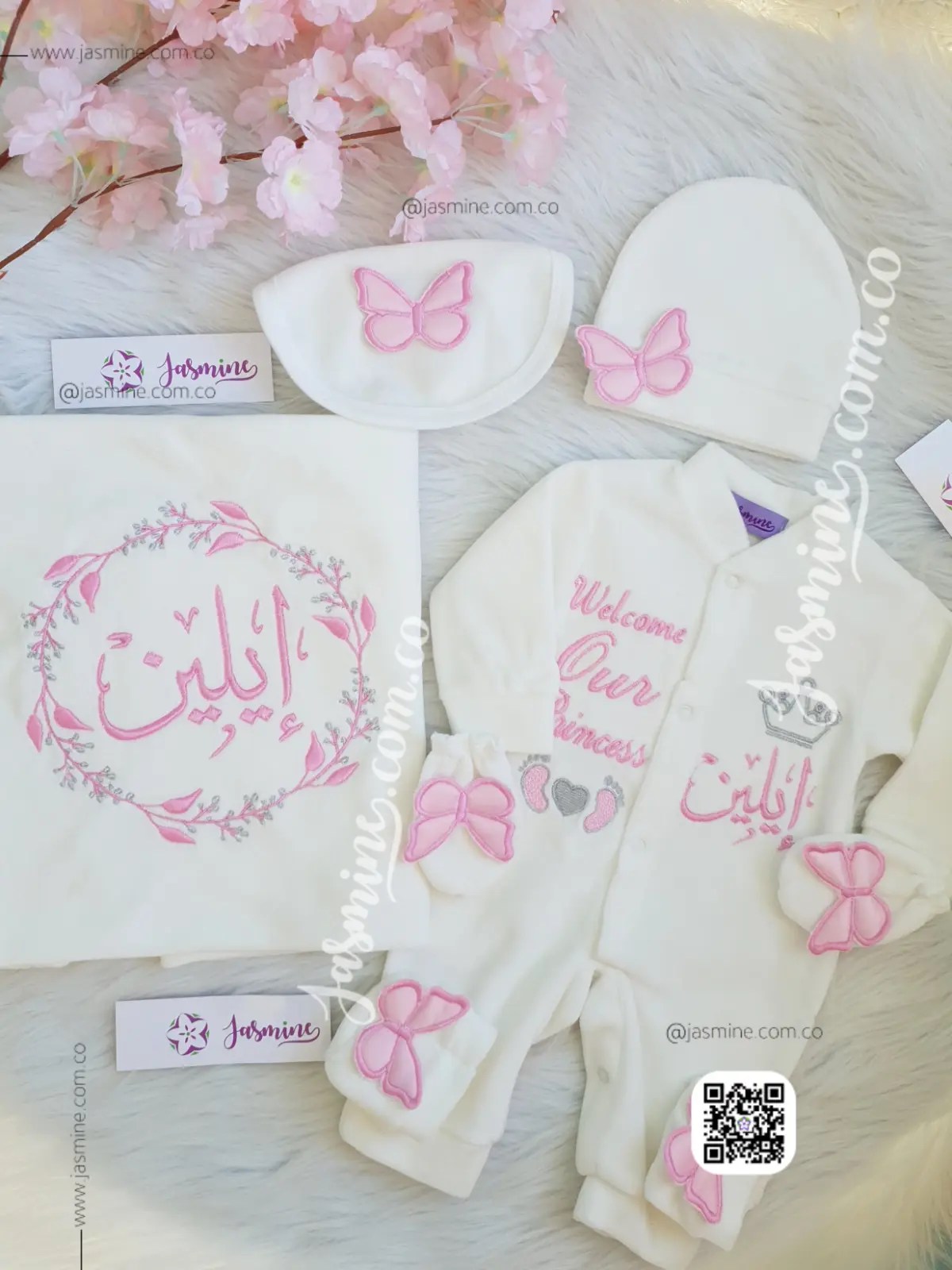 طقم استقبال مولود تطريز 6 قطع قطيفة شتوي (إيلين و إليانا) فراشات بارزة وورد