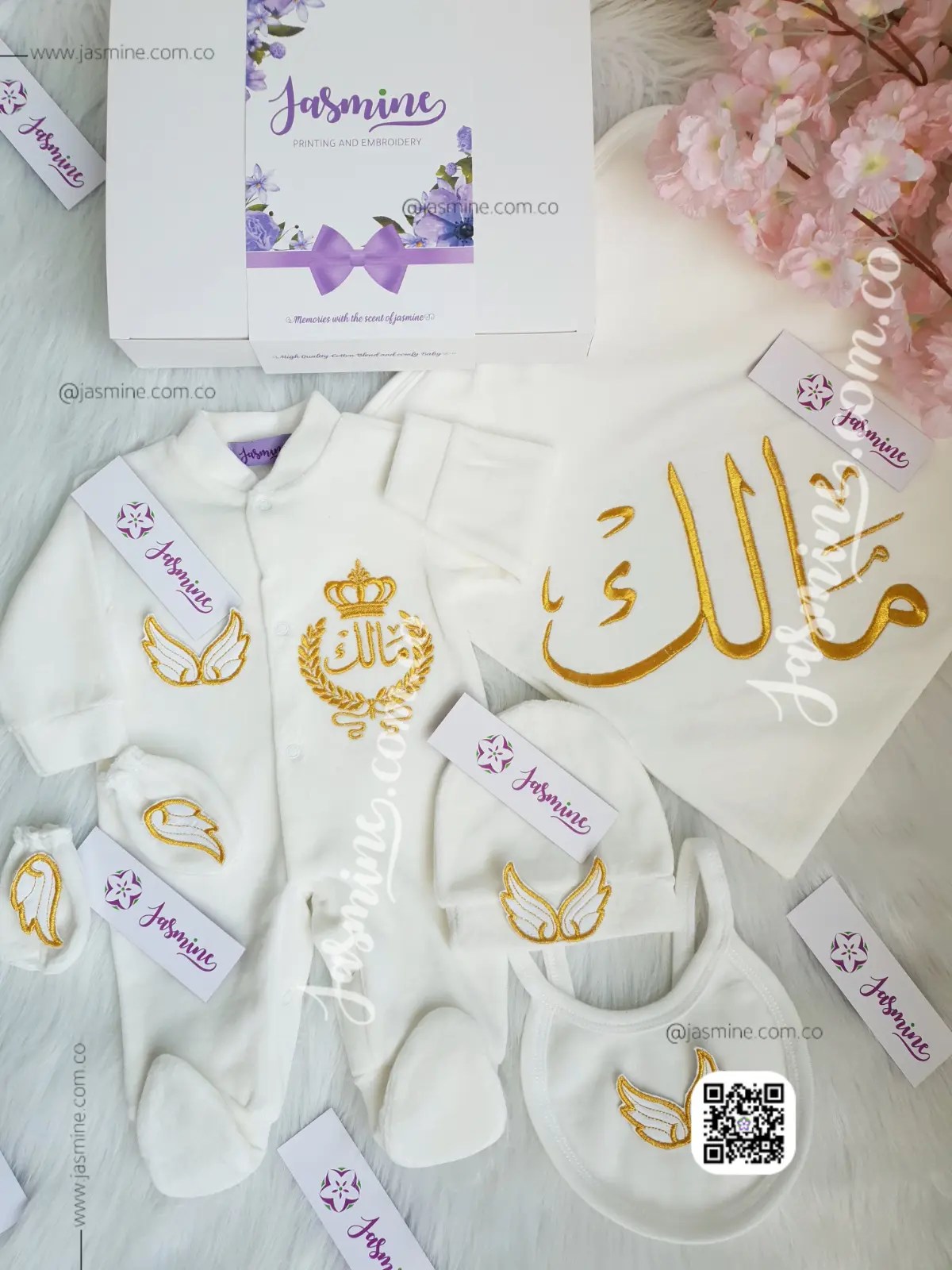 طقم استقبال مولود تطريز 6 قطع قطيفة شتوي (مالك Malek) جناحات بارزة