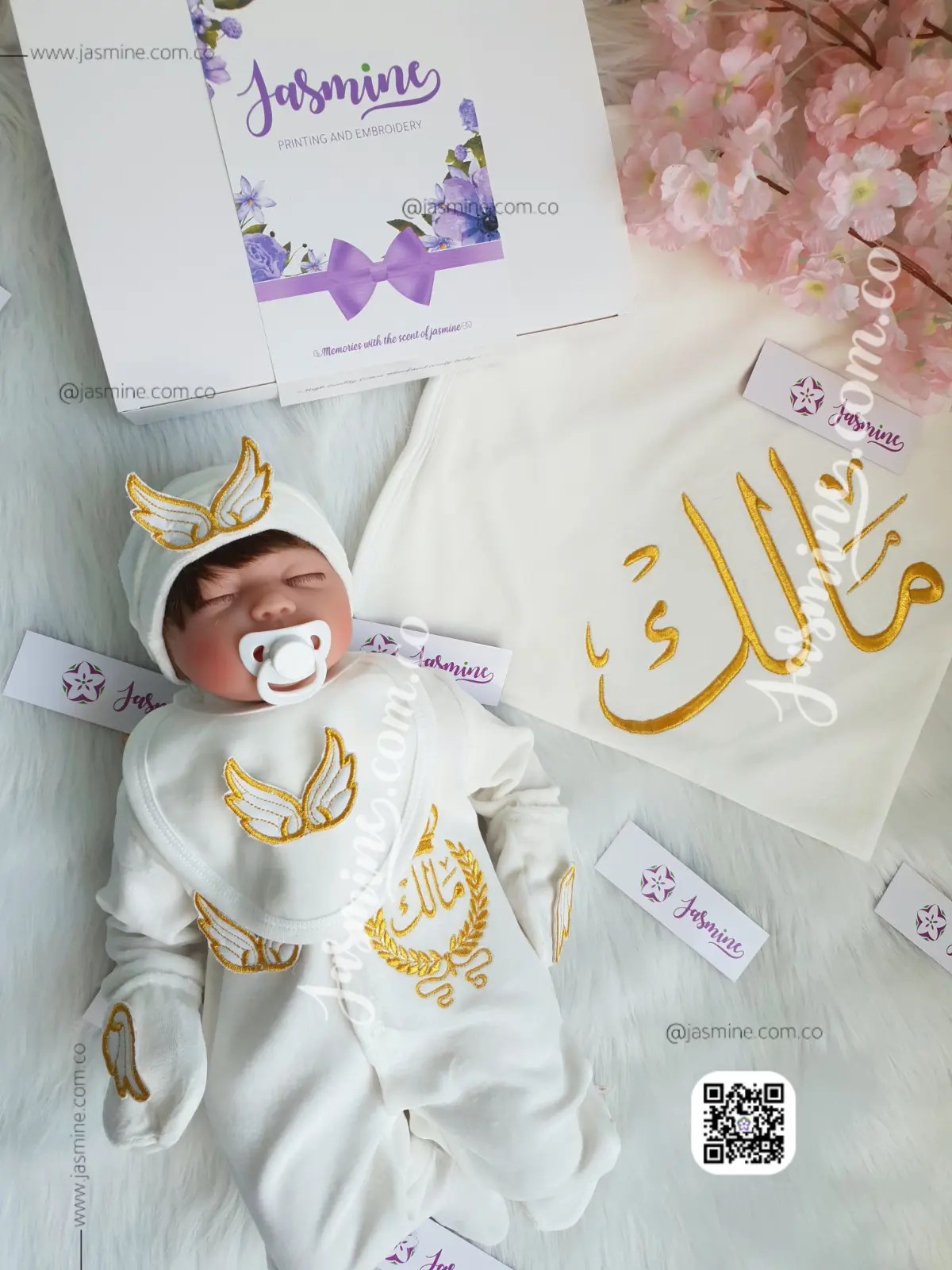 طقم استقبال مولود تطريز 6 قطع قطيفة شتوي (مالك Malek) جناحات بارزة