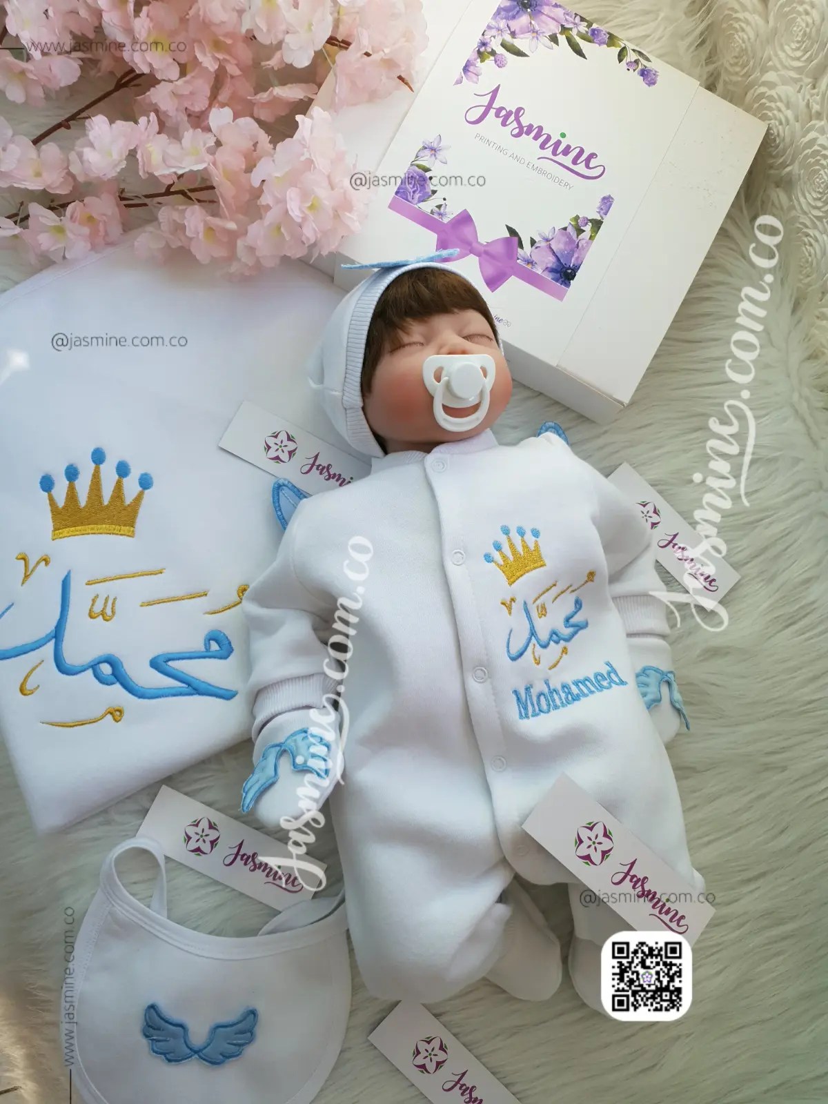 طقم استقبال مولود تطريز 6 قطع ميلتون قطن شتوي (محمد) جناحات بارزة