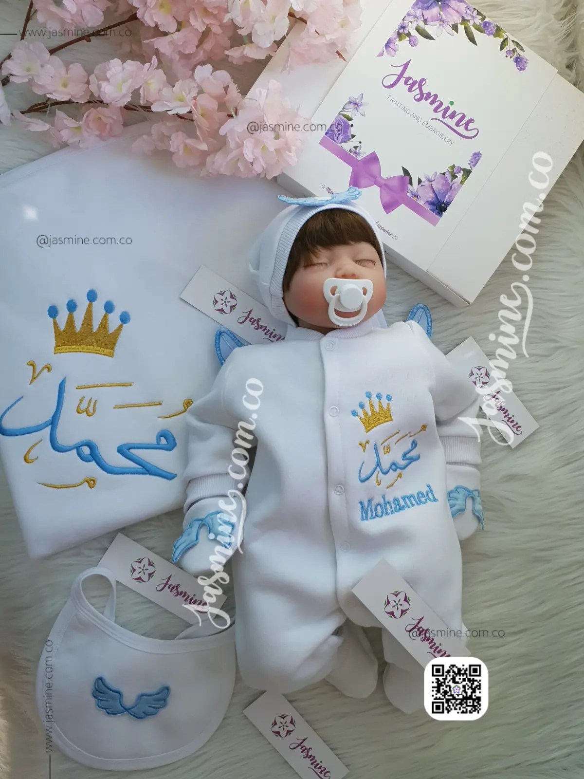 طقم استقبال مولود تطريز 6 قطع ميلتون قطن شتوي (محمد) جناحات بارزة
