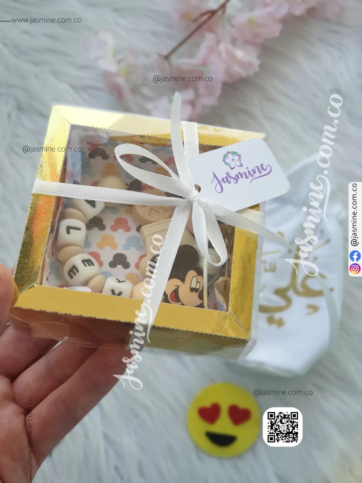 سلسلة سكاتة سيليكون ملونة مع اسم البيبي (هولدر لهاية سيليكون)