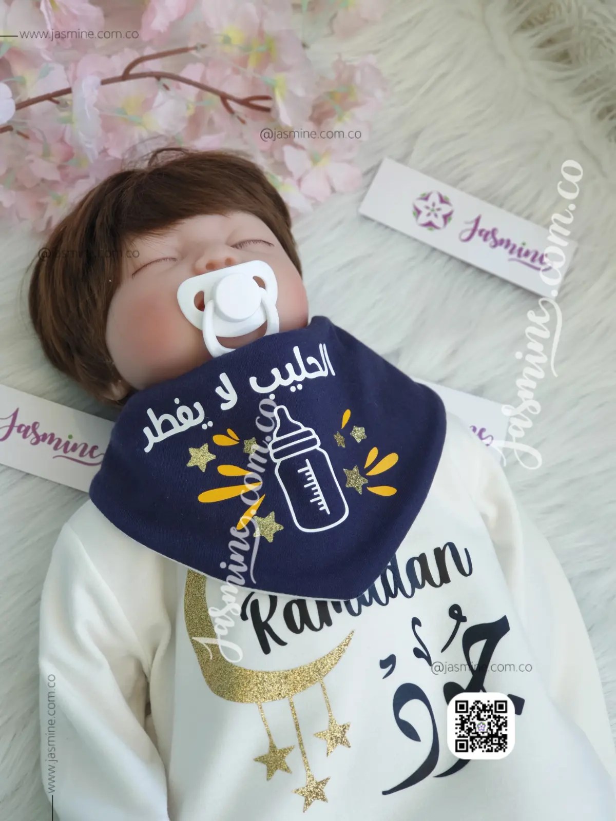 طقم للخروج في رمضان اسكارف مع تيشرت مطبوع باسم الطفل الخامة قطن - Image 3