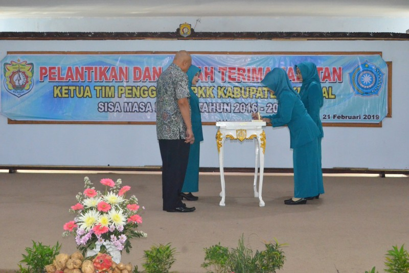 Download lagu lagu indonesia raya mp3 gratis 3.54 mb. Pelantikan dan Sertijab Ketua PKK Kendal Sisa Masa Bakti