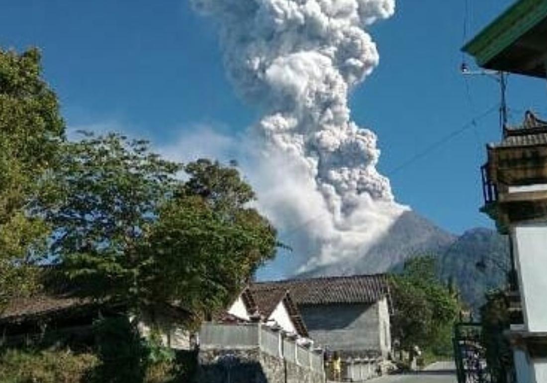 Gunung Merapi Meletus, Warga Panik 770_X_1100_jpg