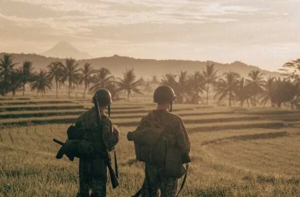 Teringat kembali akan denhaag klappertaart (bandung). Ngrawuhi Syuting Film âDe Oostâ, Film Perang Kamardhikan