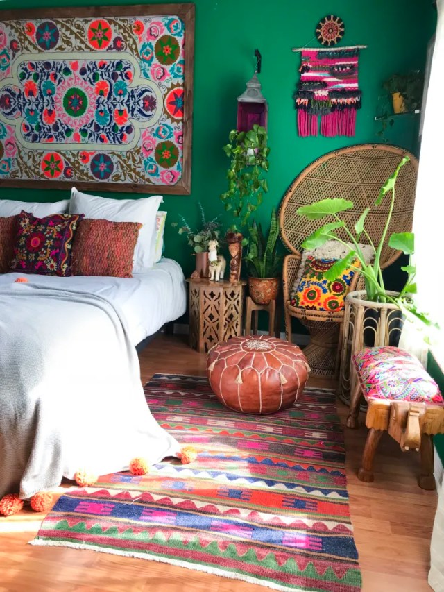 DARK GREEN WALLS IN THE BEDROOM WITH BOHO HOME DECOR