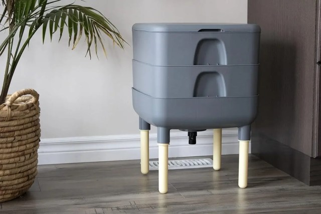 Worm Composting (Vermicomposting) sustainable swaps for composting indoors