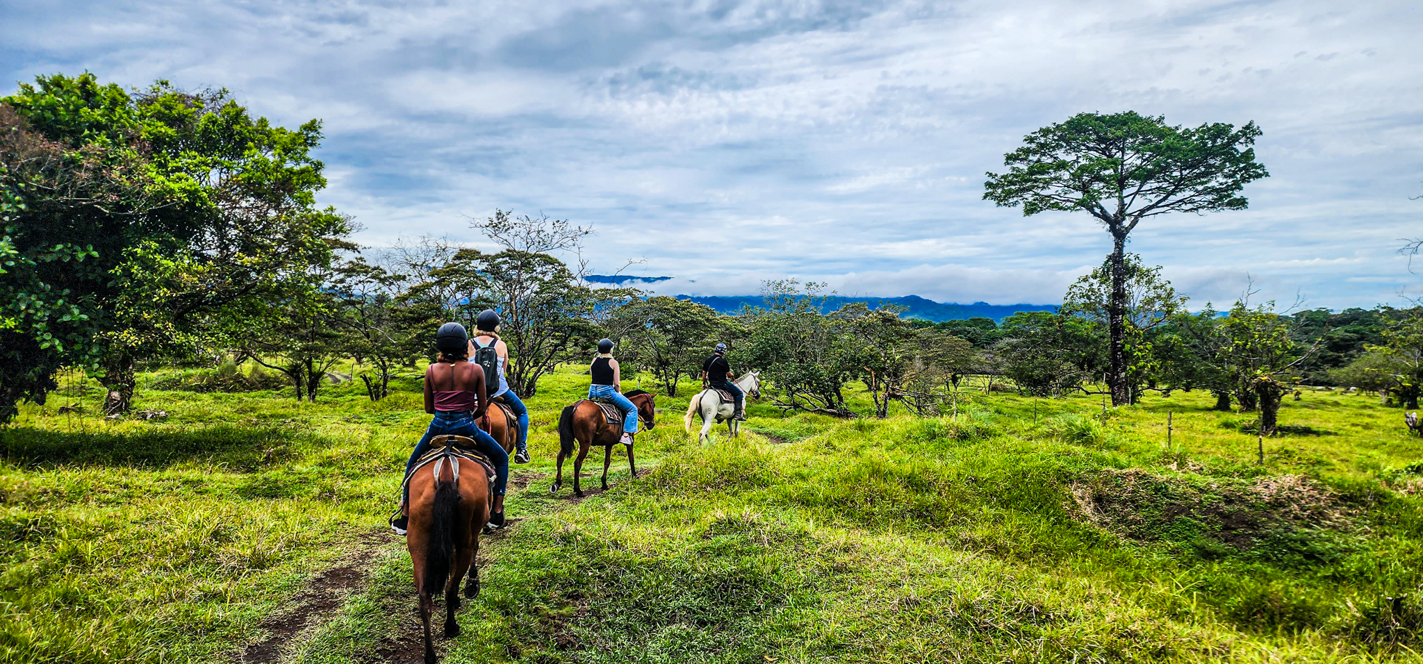 HORSEBACK RIDING TO VOLCANO 🇨🇷