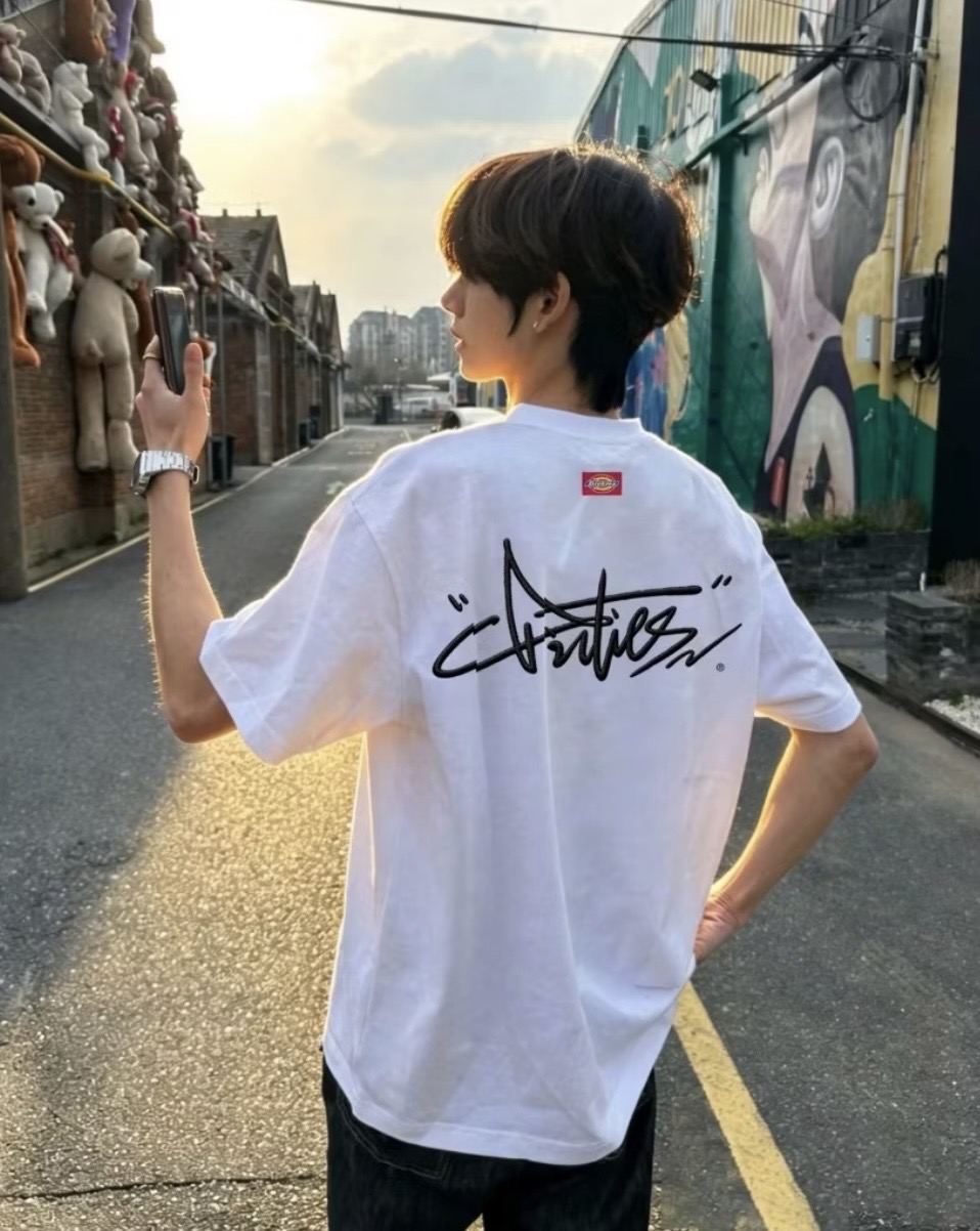 Dickies 刺繡小字 背後草寫 美式復古 短袖棉T 黑色/白色/花灰/藏青/花灰紅