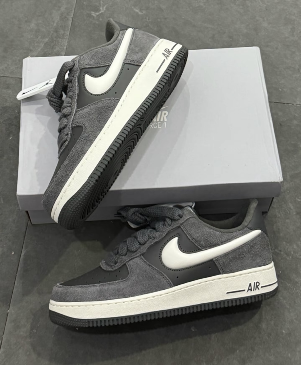 Nike Air Force 1 Low 麂皮黑灰 附贈白鞋帶 IX7786-001