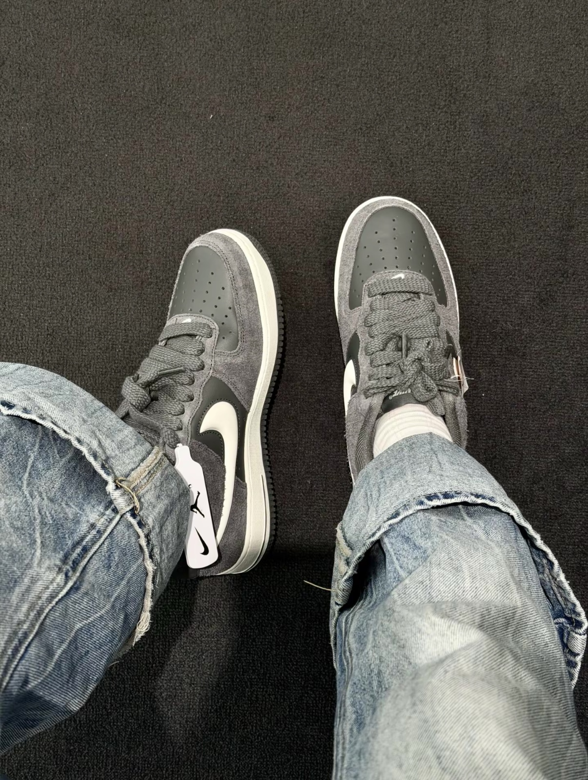 Nike Air Force 1 Low 麂皮黑灰 附贈白鞋帶 IX7786-001