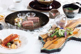 2025NAGANO_buena-vista_1 「フランス料理 ソルプレーサ」の鉄板焼きコース。長野県の形をしたオードブル皿がユニーク