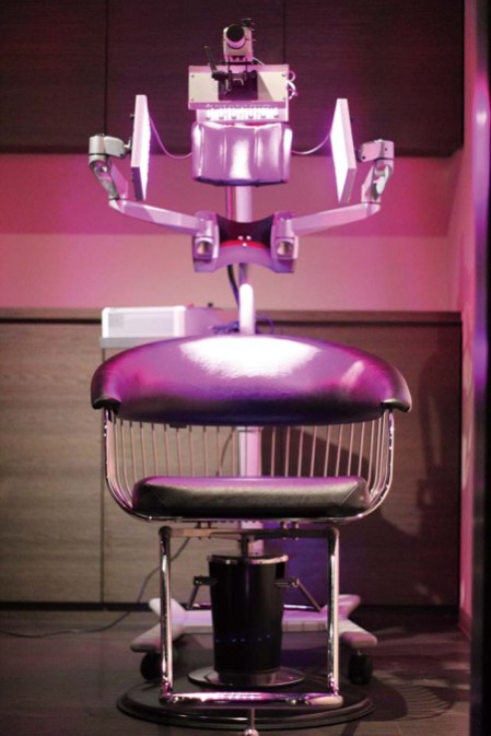 2026aichi_miss-essence4 赤と青のLEDを使った最先端コラーゲンマシーンで顔や頭皮をリフトアップ