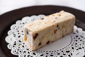 2026hyogo_ptsweets14 フルーツいっぱいのソイバター。何度も食べたくなる味。フルーツの素材の味と香りがはっきりと感じられ、口どけの良さが特徴。冷凍のまま小さくカットして食べたり、パンやクラッカーにたっぷりのせて食べるのも美味しい。