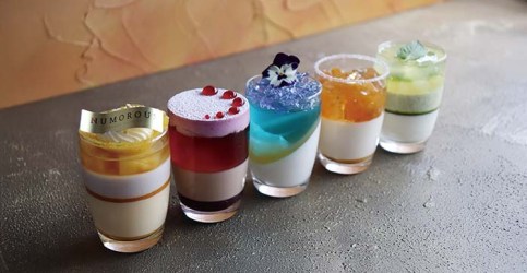 2026nagano_numorous1 カクテルを液体ではなくケーキで表現。断層が美しいグラスケーキ「カクテルヴェリーヌ」600円~。