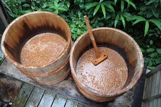 2026nagano_shougetsu5 信州産の大豆と麦で麹を起こし、一年かけて大切に育てる生醤油