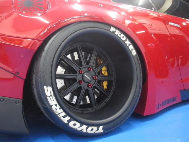 Red Liberty walk R35 GT-R stanced - JDM CARS