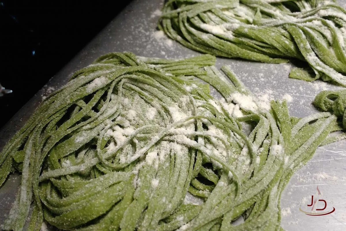 Macarrão caseiro de espinafre