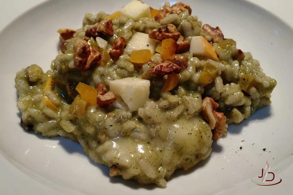 Risoto de espinafre, nozes e damasco
