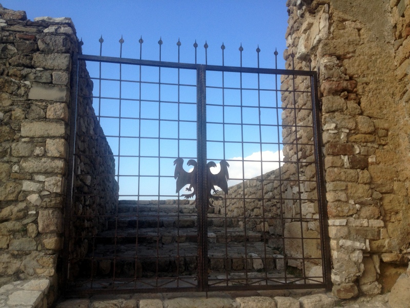 CASTLE GROUNDS ENTRANCE GATE