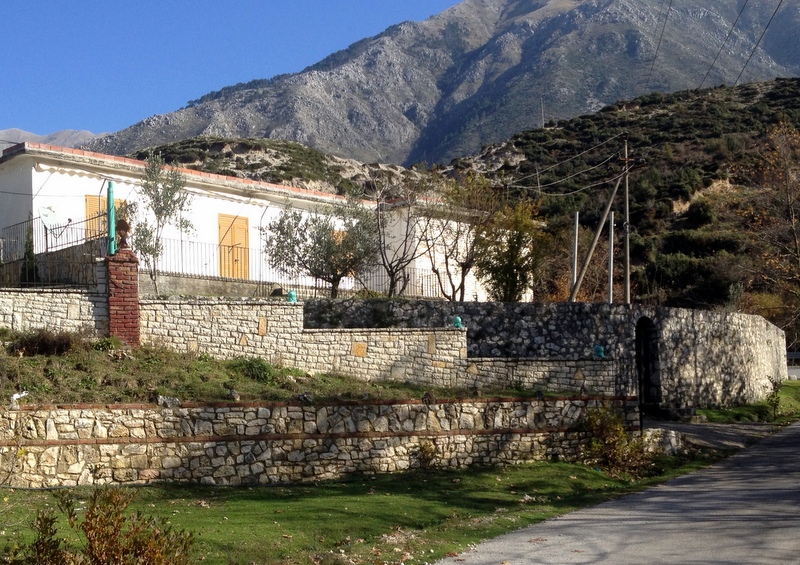 4 DIFFERENT STONE WALLS