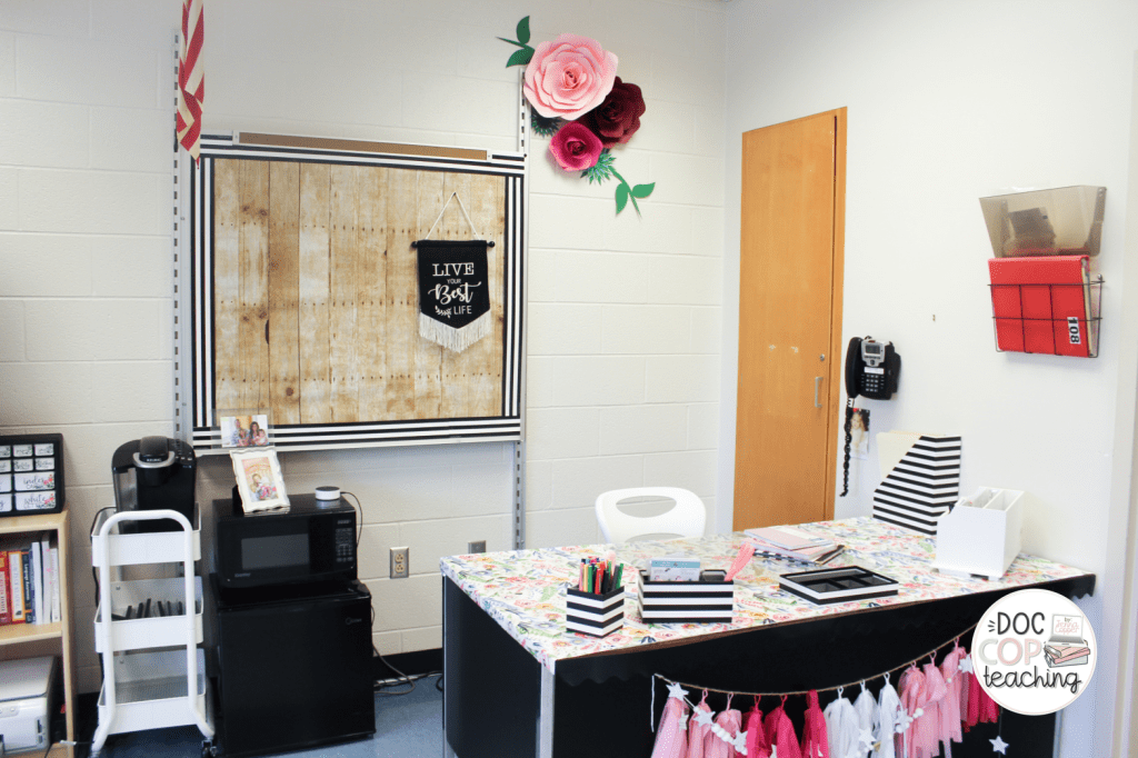 Check out this post for high school ELA classroom decor and organization inspiration with a focus on reading, writing, and discussion. 