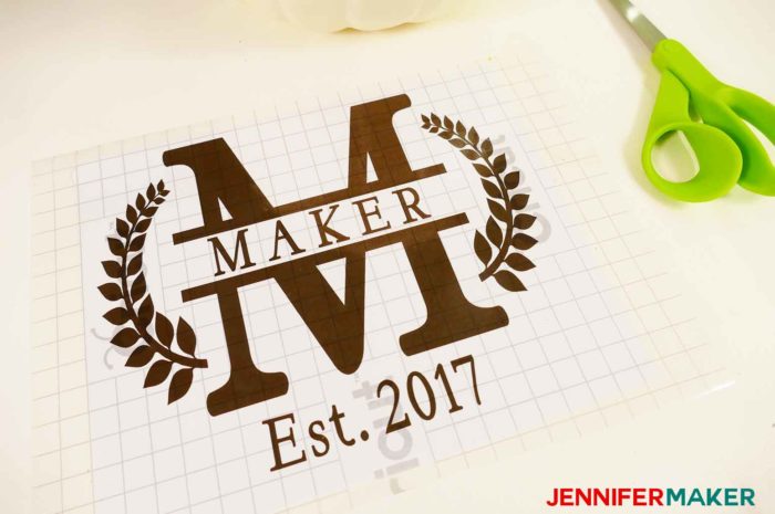 These monogrammed tea towels can be made in just a few minutes and makes the perfect hostess gift! Cricut Split Monogram Tutorial Free Svg Jennifer Maker