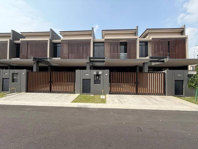 Aurora Resort Villa @ Aurora Sentral Double Storey Superlink House For Sale