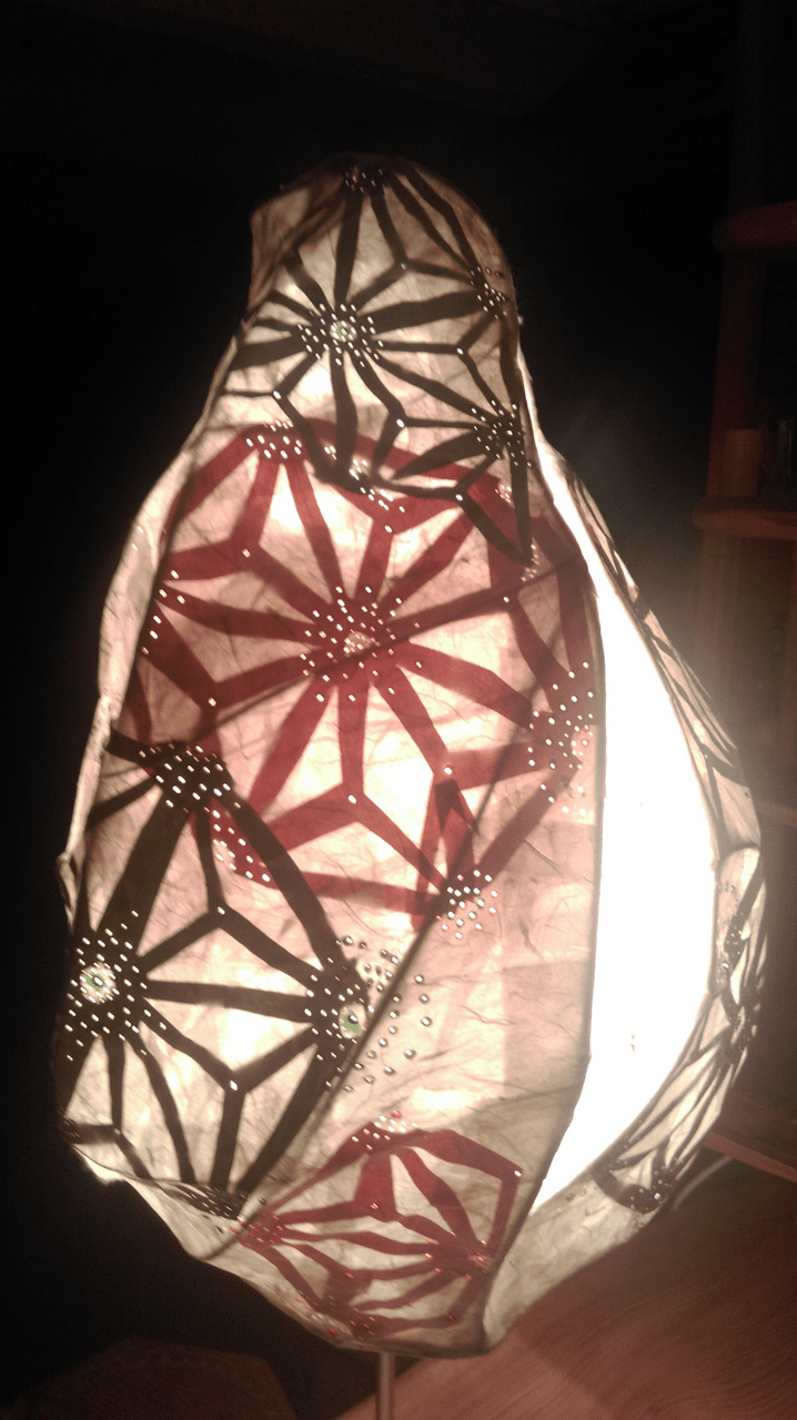 Lampes "radioactive shells"Assemblage de papier artisanal sur armature métal