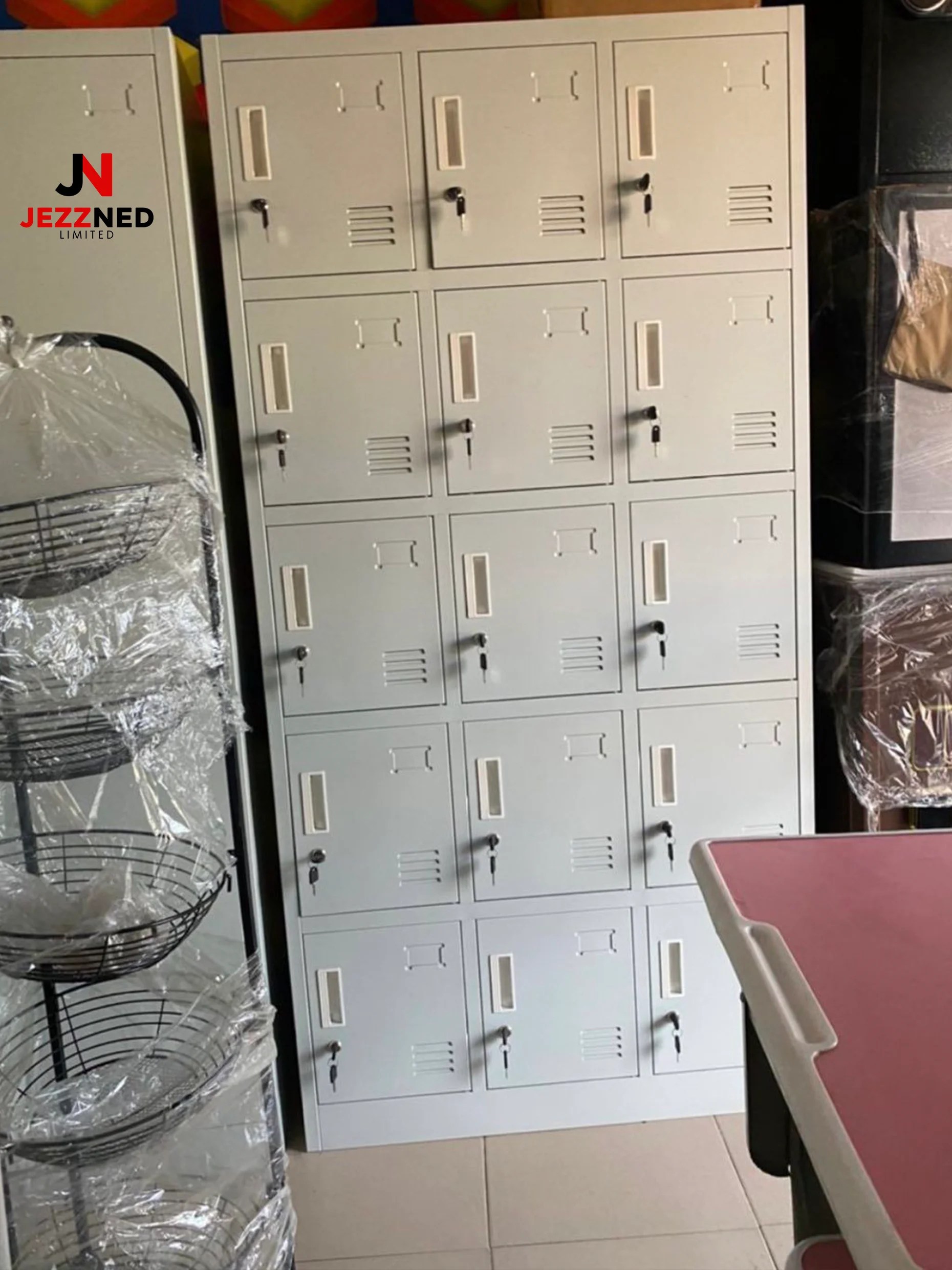 Jezzned Workers locker