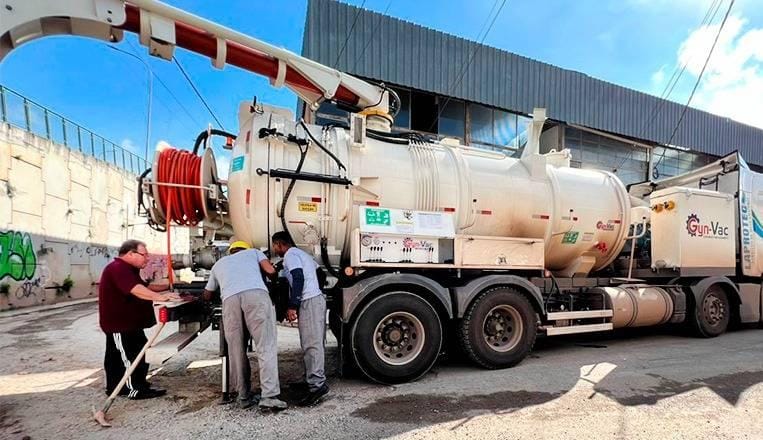 Prefeitura retira 24 toneladas de lixo das bocas de lobo no mês de março, em Juiz de Fora